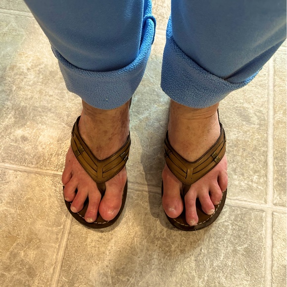 clarks shoes flip flops